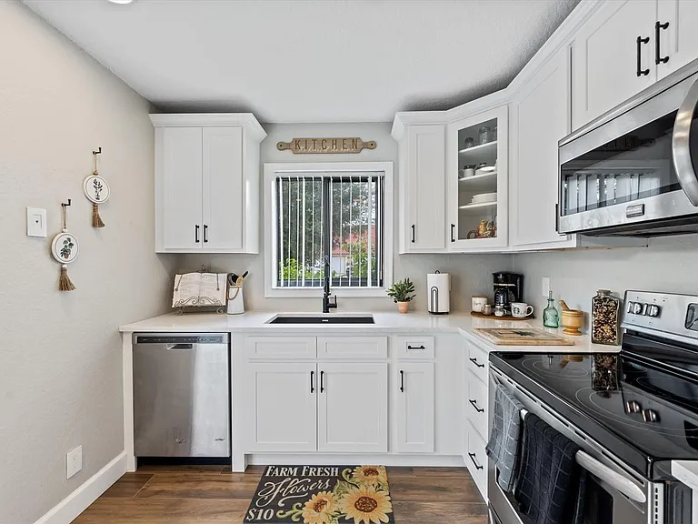 13745 Yarmouth Dr — Photo 11