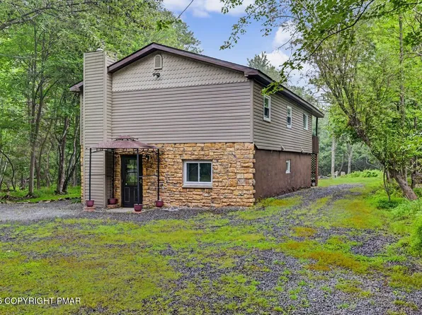 389 Clearview Dr, Long Pond, PA 18334