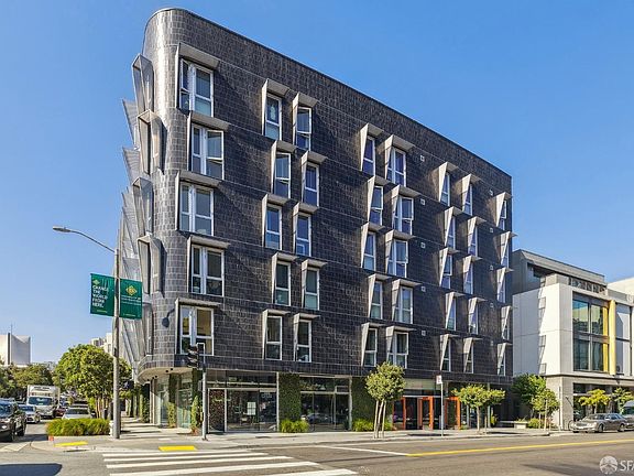 3rd image of 388 Fulton St Unit 402