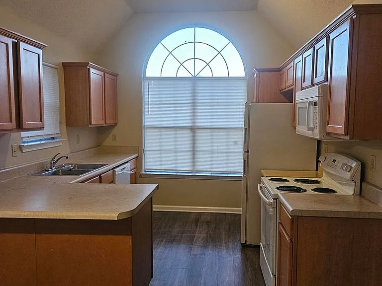 4647 Blue River Cv — Photo 3