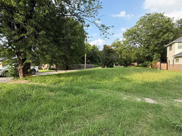1303 S Walnut St, Sherman, TX 75090