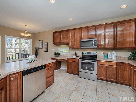 3rd image of 4704 Carmen Ln