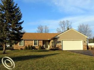 59130 Annah Dr, New Hudson, MI
