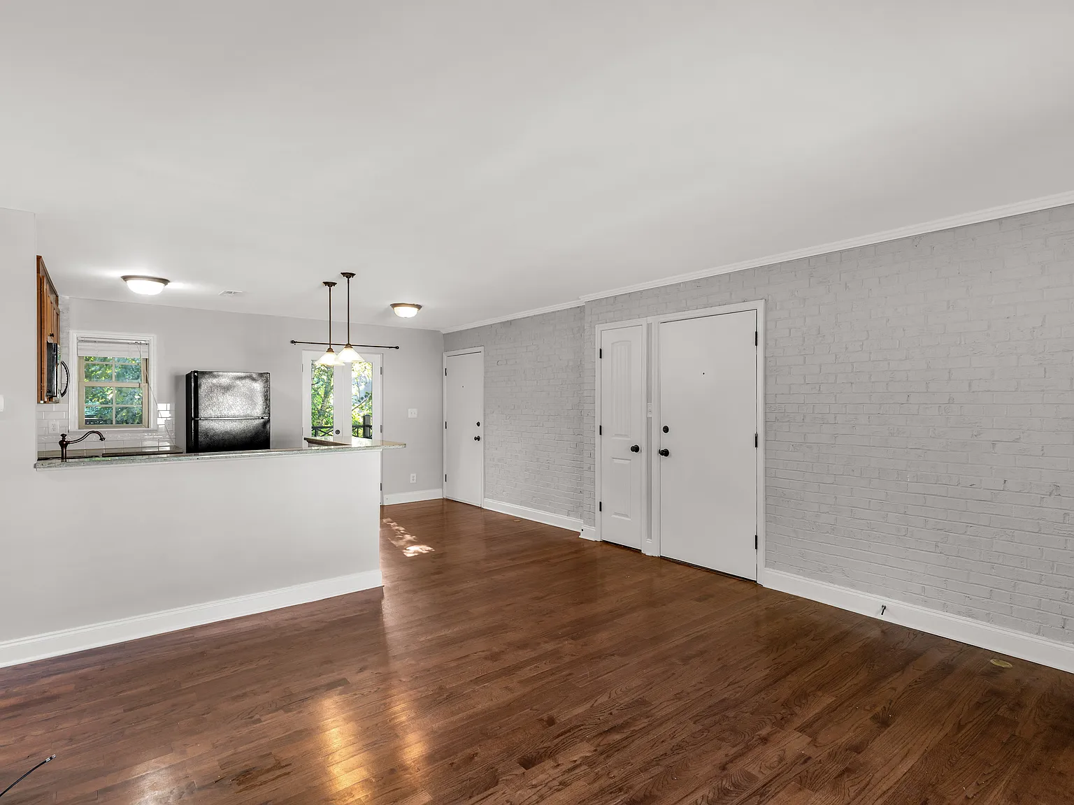 2 bed, 1.5 bath, 827 sqft, $1,750 — Photo 3
