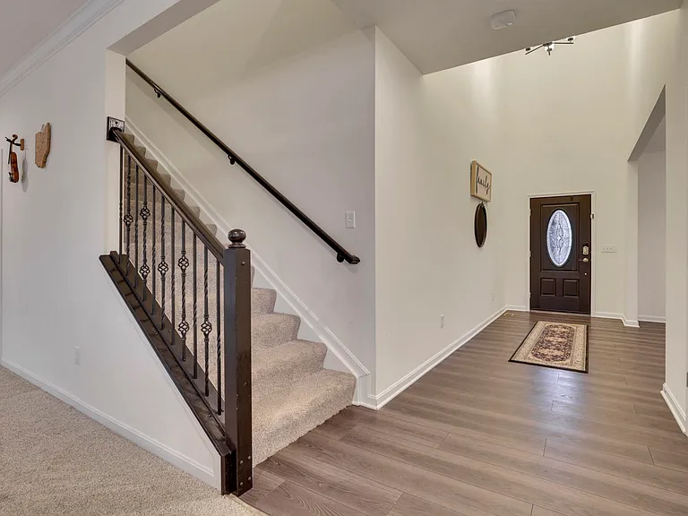 694 Dewmar Dr — Photo 2