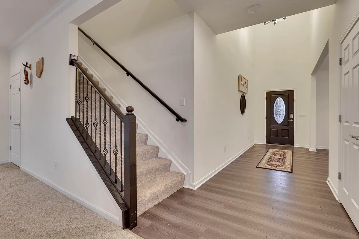 Building Photo - 694 Dewmar Dr