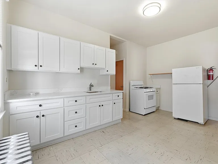 265 N 17th St #2R — Photo 5