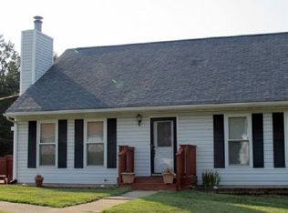 927 Woods Hollow Dr, Radcliff, KY 40160