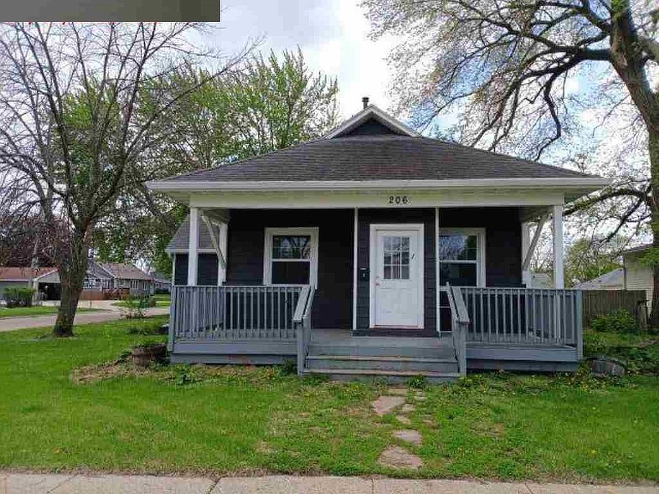 1st image of 206 3rd St SE
