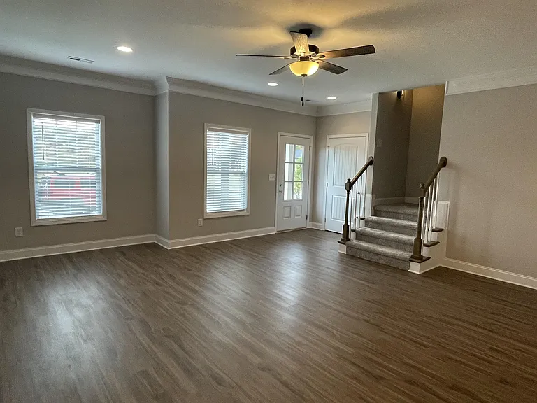 338 Broadberry Ave — Photo 5