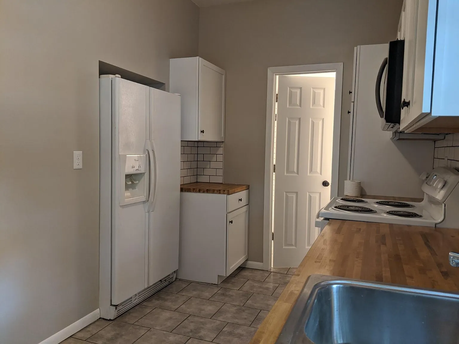 2 bed, 926 sqft, $1,100 — Photo 2