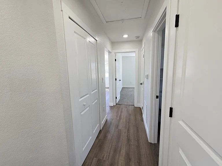 738 E Fountain Blvd — Photo 2