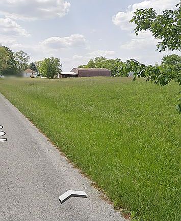 4th image of 8381 E 400th Rd
