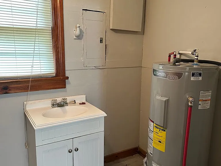 144 N Fairview Cir — Photo 13
