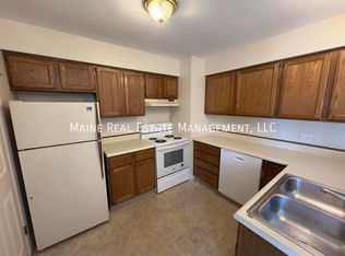 35D Valley View Ln APT D, Bangor, ME 04401