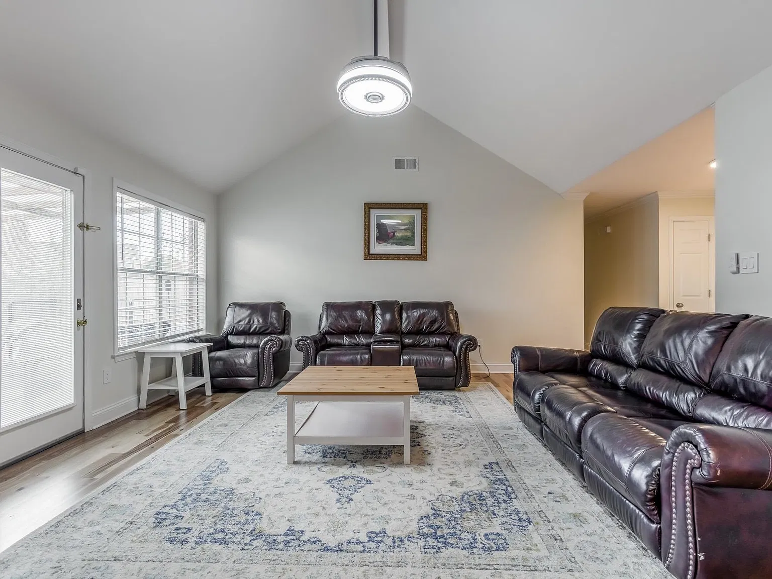3 bed, 1677 sqft, $2,300 — Photo 4
