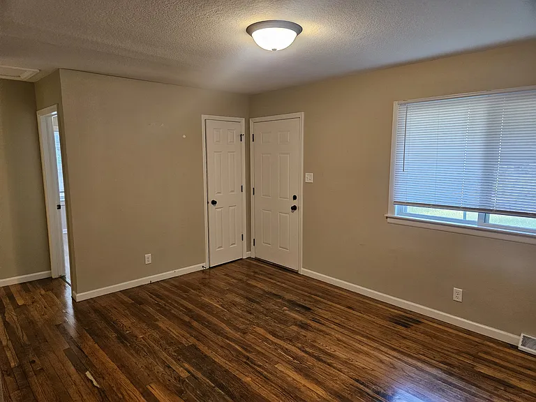 1228 E 37th Ct — Photo 5