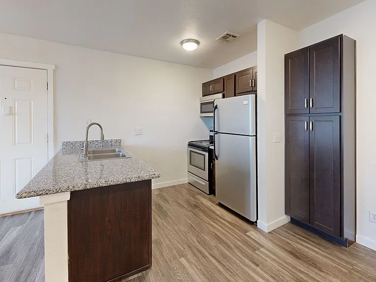 Bennett Ridge Apartments — Photo 28