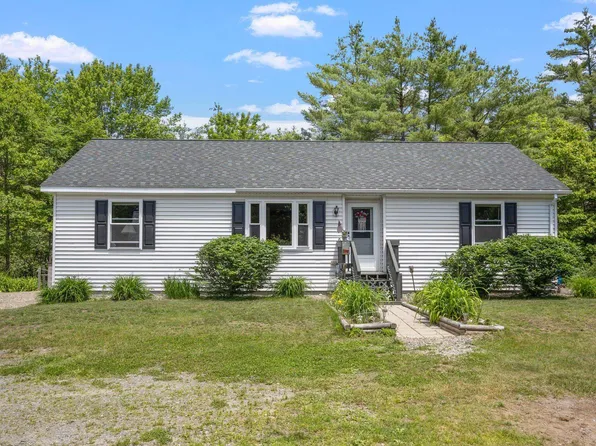 82 Paradise Road, Newport, NH 03773