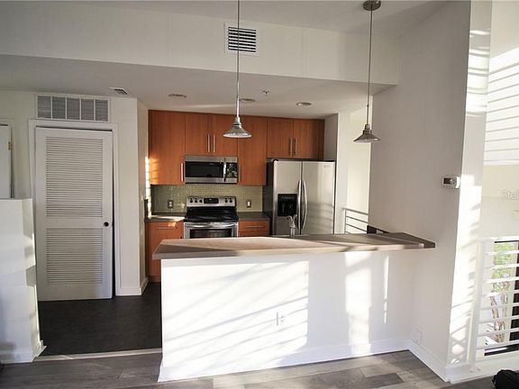 4th image of 465 E South St #20