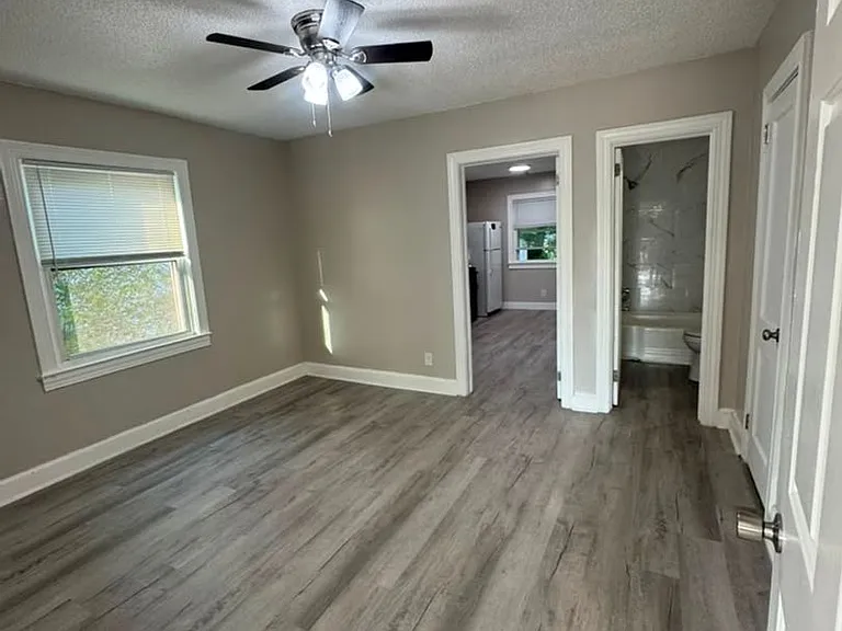 511 Memorial Park Dr — Photo 13