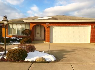 4826 W 107th St, Oak Lawn, IL 60453