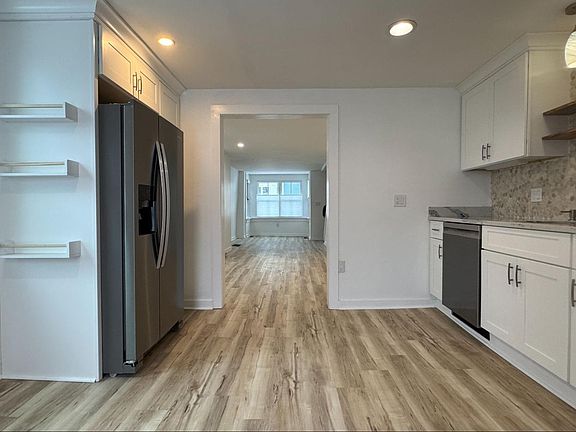 3rd image of 17 School St