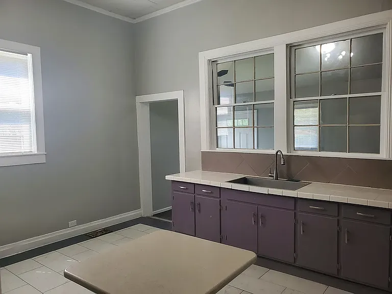 803 Woodlawn St — Photo 6