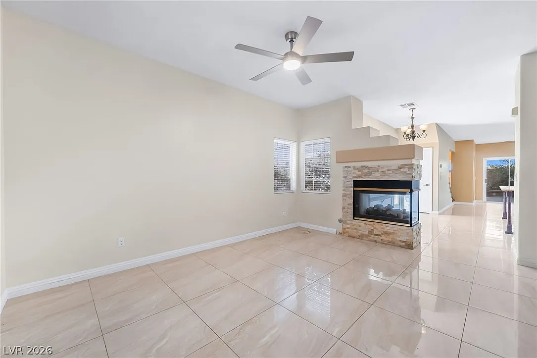 3 bed, 2.5 bath, 2261 sqft, $2,300 — Photo 4