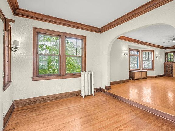 4th image of 2657 Zenith Ave N