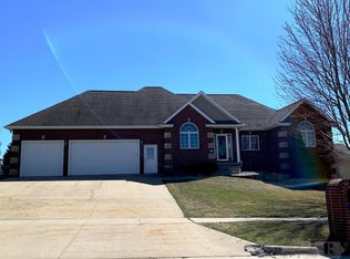 1003 Benjamin Dr, Marshalltown, IA 50158