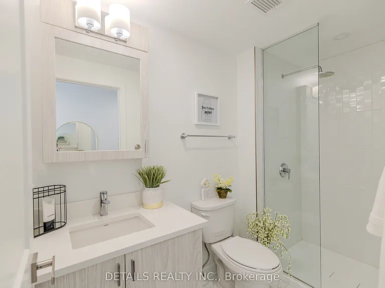 340 Queen St #1008 — Photo 8