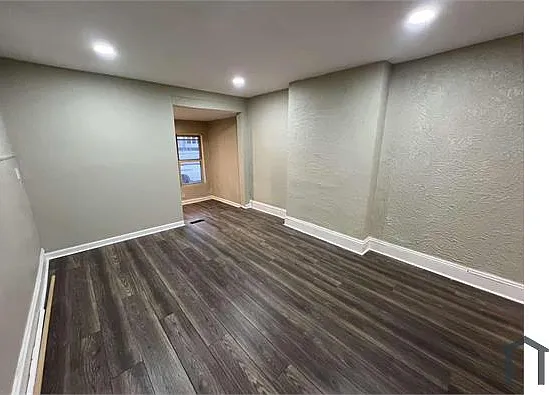1636 E State St #1 — Photo 2