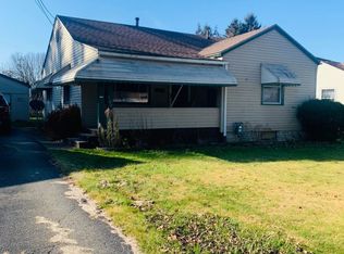 1074 Hillcrest St, Sharon, PA 16146