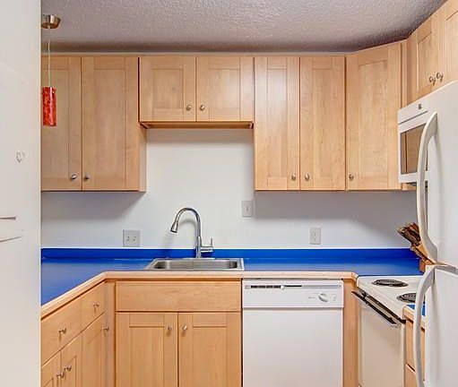 4th image of 15 Thayer Pond Dr #2