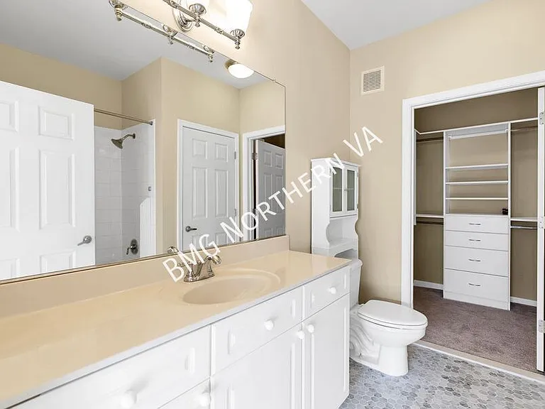 801 Greenbrier St #422 — Photo 22