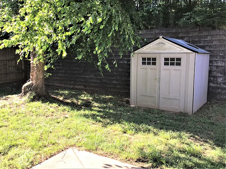324 Highgate Cir — Photo 19