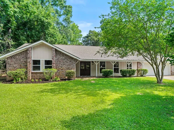 106 Wildwood Cir, Hattiesburg, MS 39402