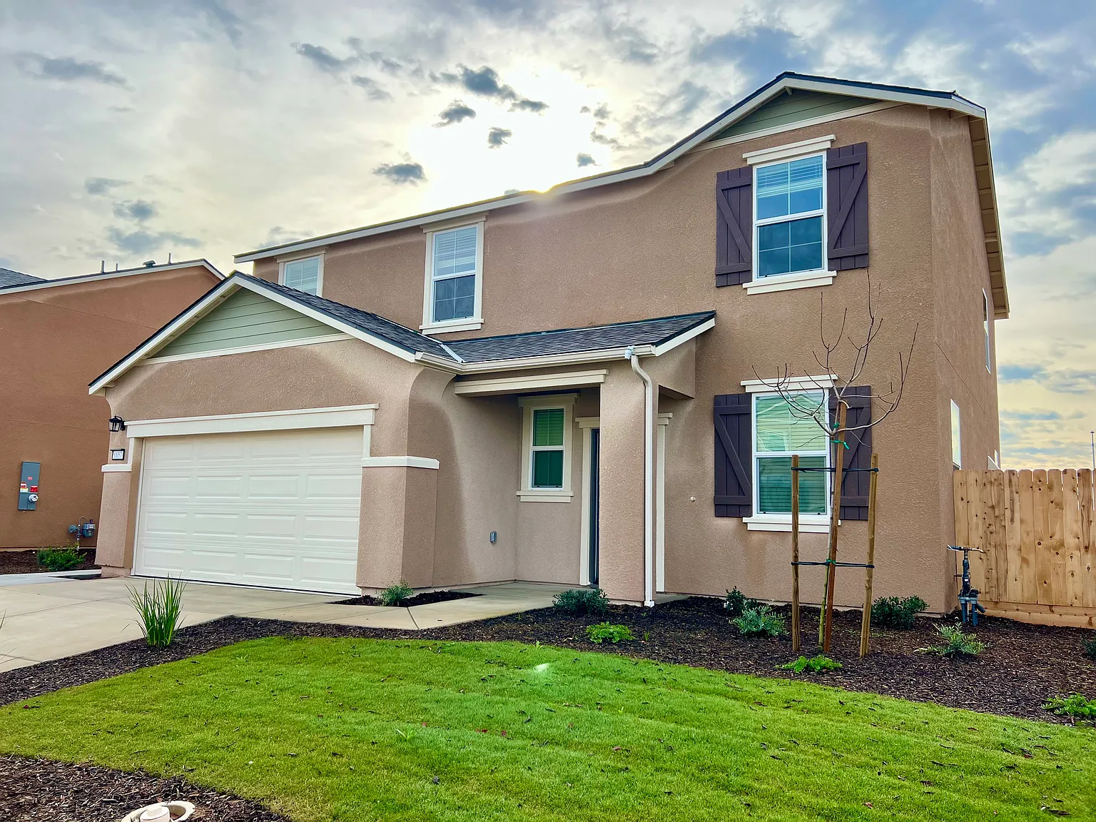5 bed, 2222 sqft, $2,600 — Photo 2