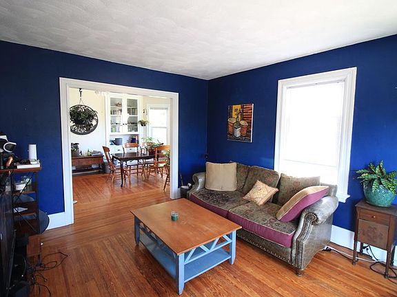 3rd image of 132 Wentworth Ave
