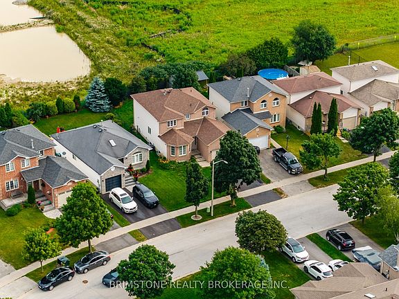 2nd image of 28 Selkirk Cres