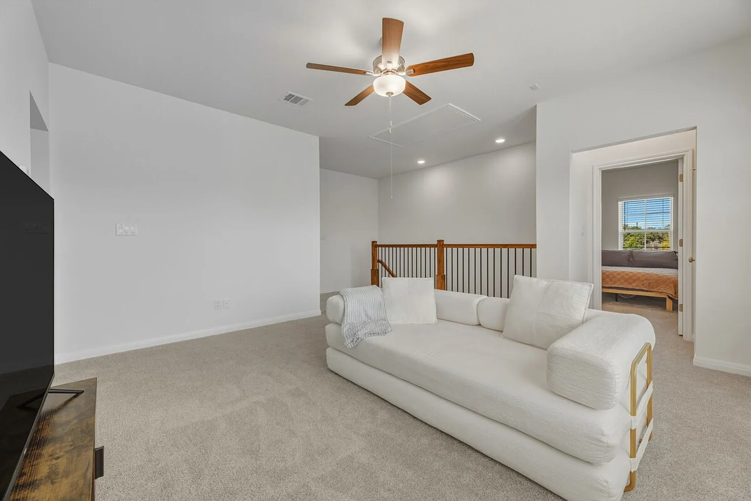 4 bed, 3.5 bath, $5,984 — Photo 2