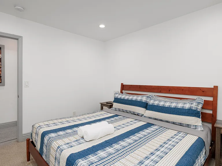 10208 S Hobart Blvd — Photo 12