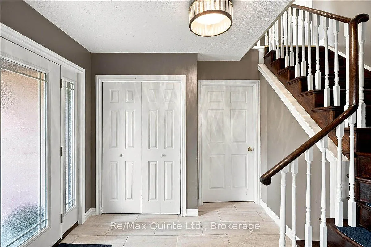 4 bed, $2,800 — Photo 2