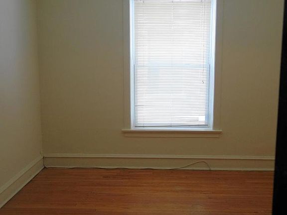 3rd image of 940 W Argyle St APT 1W