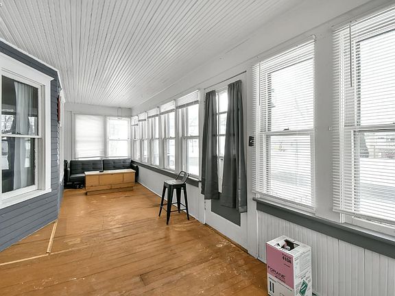 2nd image of 419 Maplewood St