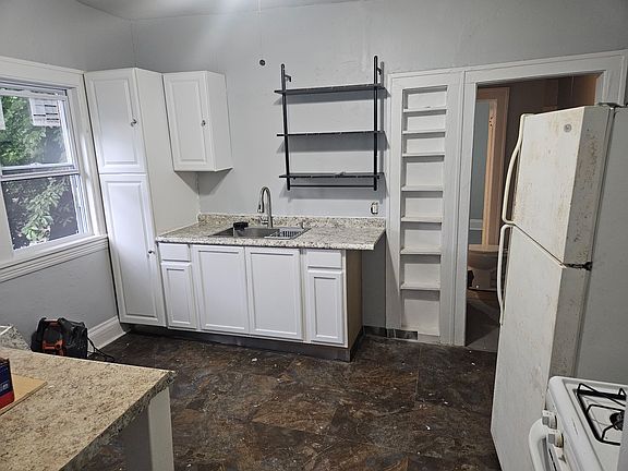 4th image of 3390 E 143rd St #1