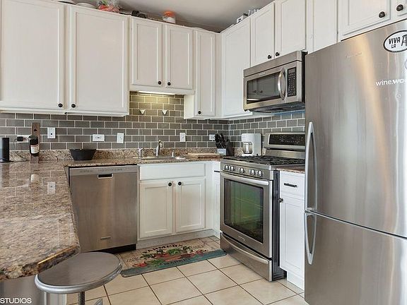 3rd image of 645 N Kingsbury St APT 1306