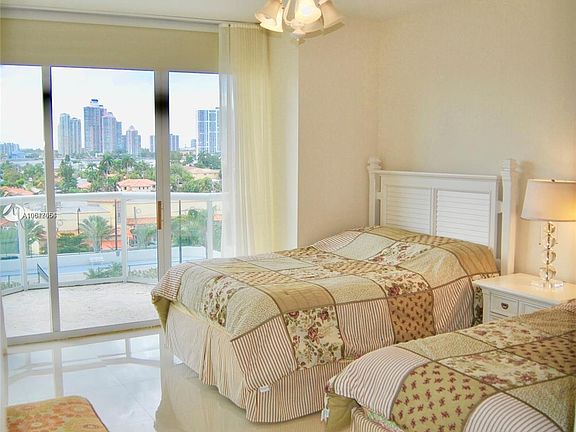 4th image of 18671 Collins Ave APT 703