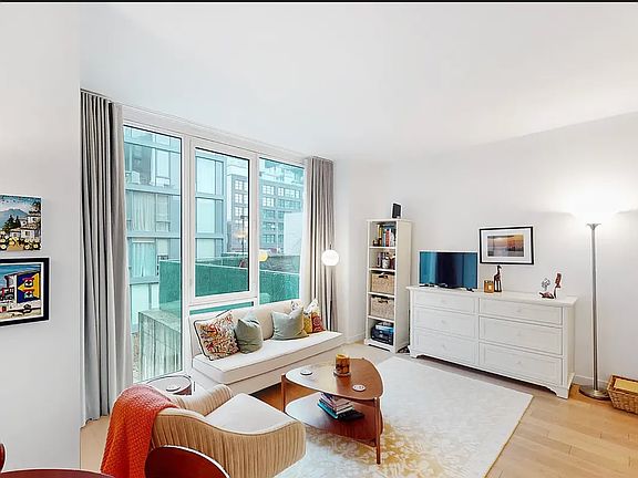 4th image of 540 W 49th St #210